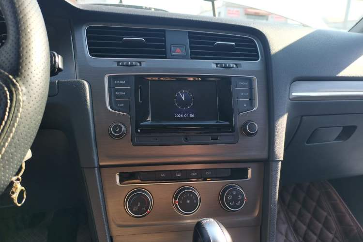 Used Volkswagen Golf 2016 230TSI Automatic Comfort Version
