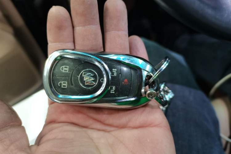 Used Buick GL8 2022 ES Landtrek 653T Luxury Edition
