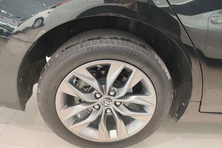 Used Toyota Avalon 2019 Dual-Engine 2.5L Luxury Edition China VI Standard
