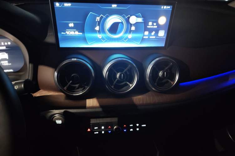 Used Wey VV5 2021 1.5T Two-Wheel Drive Smart Pioneer
