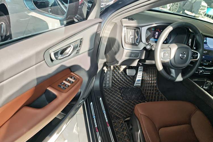 Used Volvo XC60 2023 B5 4x4 Smart Luxury Edition