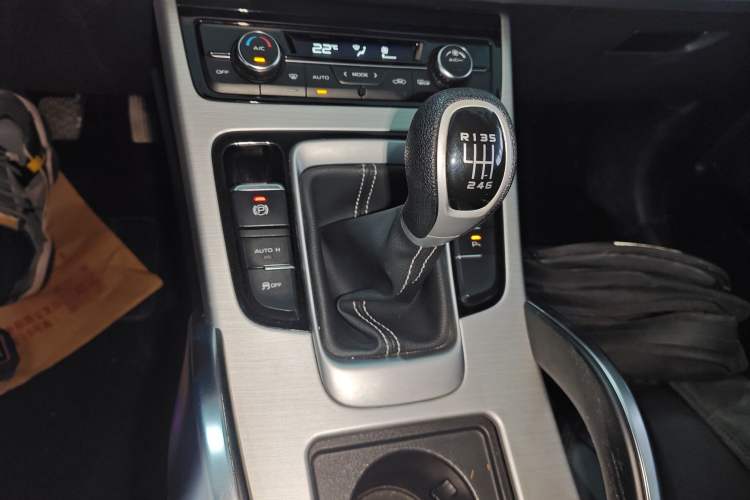 Used Geely Auto Emgrand X7 Sport 2016 2.0L Manual Smart Connect Version
