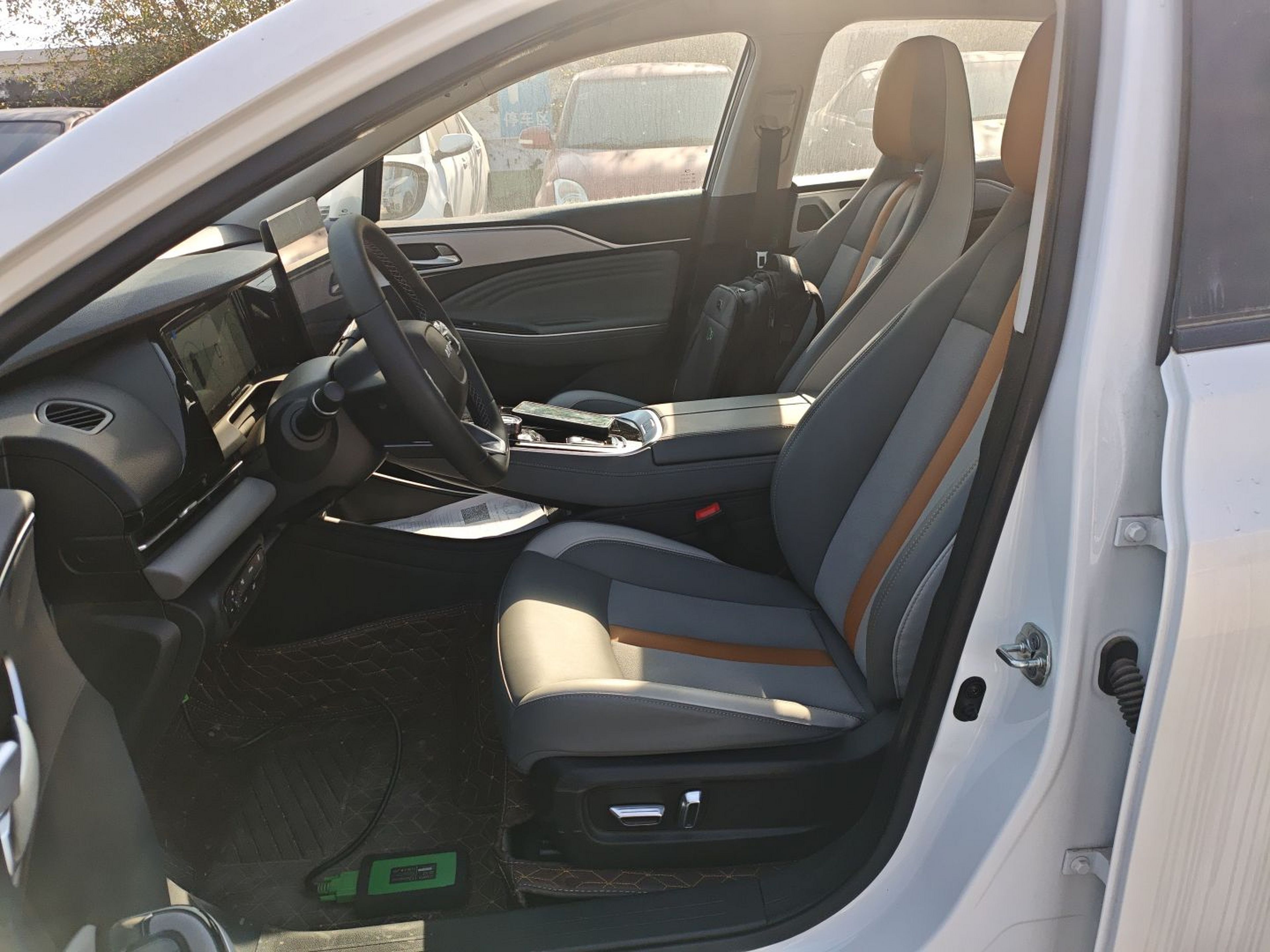 Переднее сиденье в автомобиле