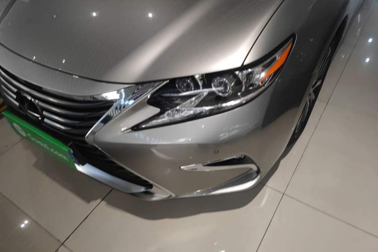 Used Lexus ES 2015 300h Luxury Edition