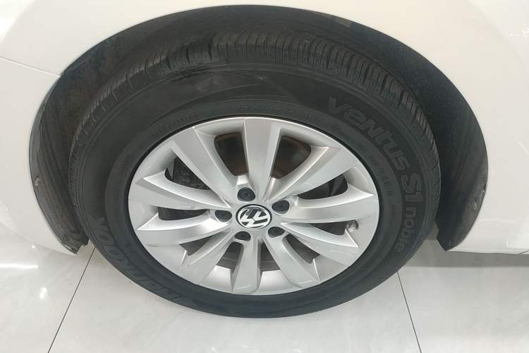 Used Volkswagen Beetle 2015 180TSI model
