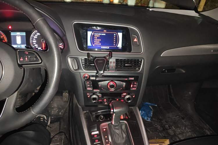 Used Audi Q5 2018 Collector's Edition 40 TFSI Technology Model
