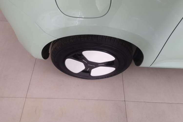 Used  Lumin 2025 210 km Fragrant Edition
