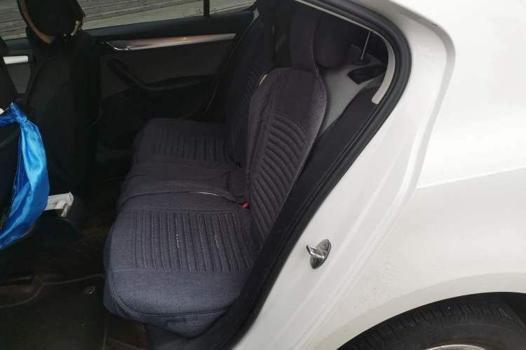 Used Skoda Octavia 2015 1.6L Manual Eado Edition