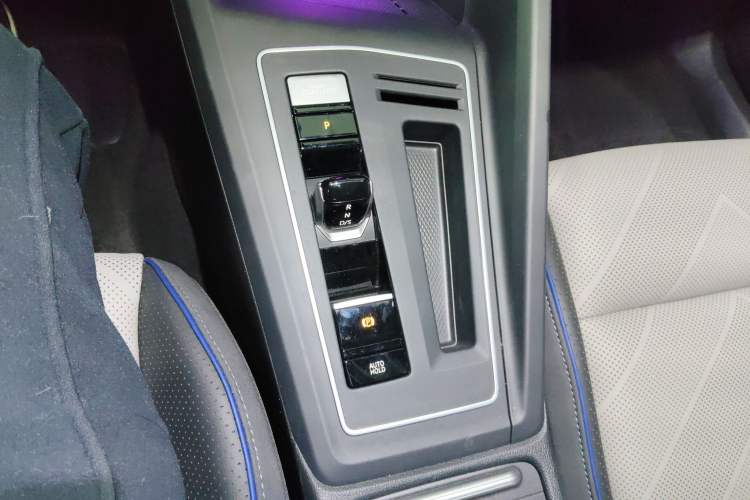 Used Volkswagen Golf 2025 300TSI R-Line
