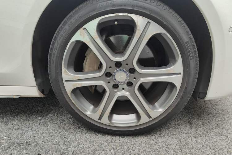 Used Mercedes-Benz E-Class 2016 E 300 L Sporty and Stylish Model