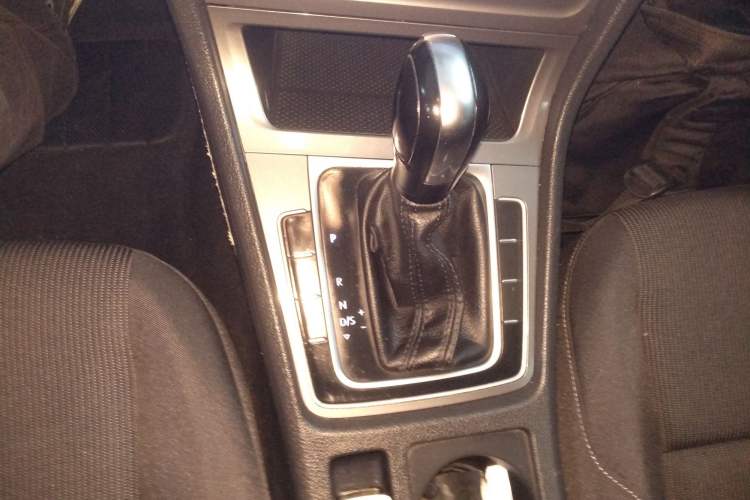 Used Volkswagen Golf 2015 1.6L Automatic Fashion Model