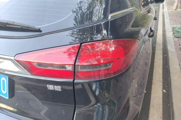 Used Geely Auto Emgrand X7 Sport 2016 2.0L Manual Smart Connect Version