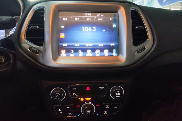 Used  Compass 2017 200T Automatic Family Edition