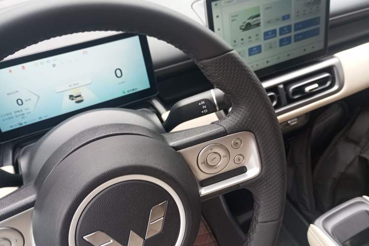 Used Wuling Bingo PLUS 2024 330 km Range Five-Seater Version
