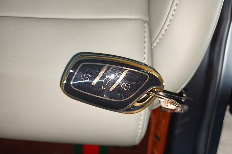 Used Roewe D6 2025 450km Deluxe Edition
