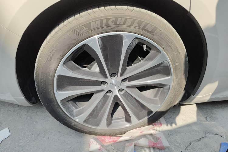 Used Hima Luxeed S7 2025 855 km Max
