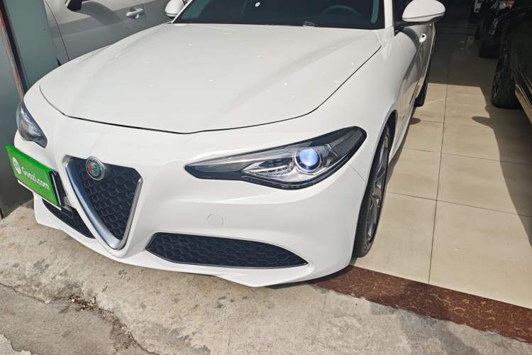 Used Alfa Romeo Giulia 2019 2.0T 280HP Luxury Edition
