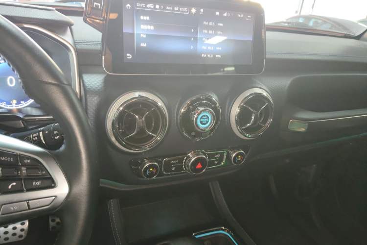 Used  BJ40 2020 2.0T Automatic Four-Wheel Drive Urban Hunter Edition Chivalrous Type
