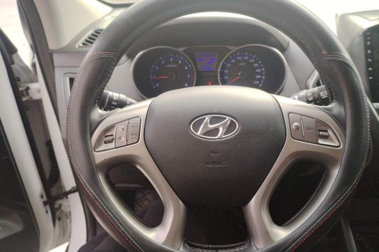 Used Hyundai ix35 2013 2.0L Automatic Two-Wheel Drive Smart GLS China IV Standard
