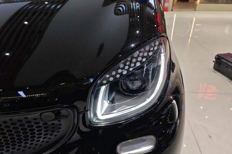 Used  forfour 2016 1.0L 52 kW Passion Edition
