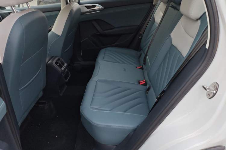 Used Volkswagen Tharu 2024 300TSI Two-Wheel-Drive Moon Luxury Edition
