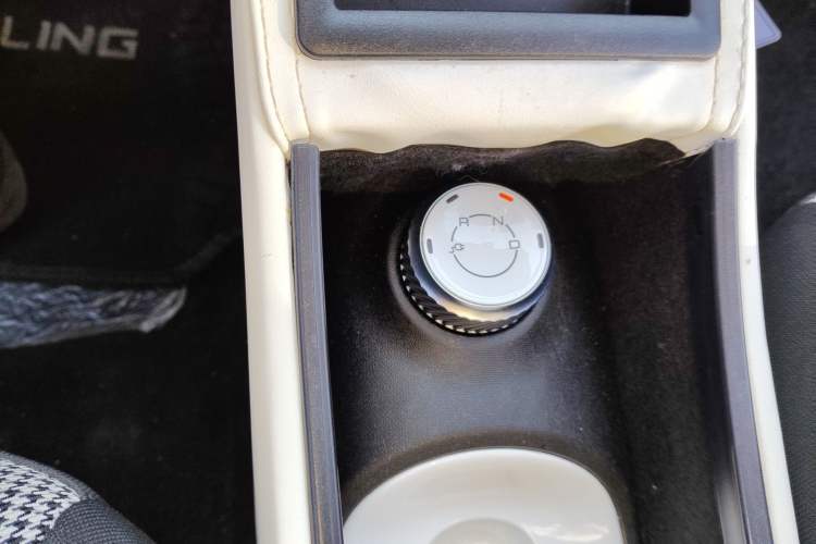 Used Wuling Hongguang MINIEV 2024 3rd Generation 215km Advanced Version
