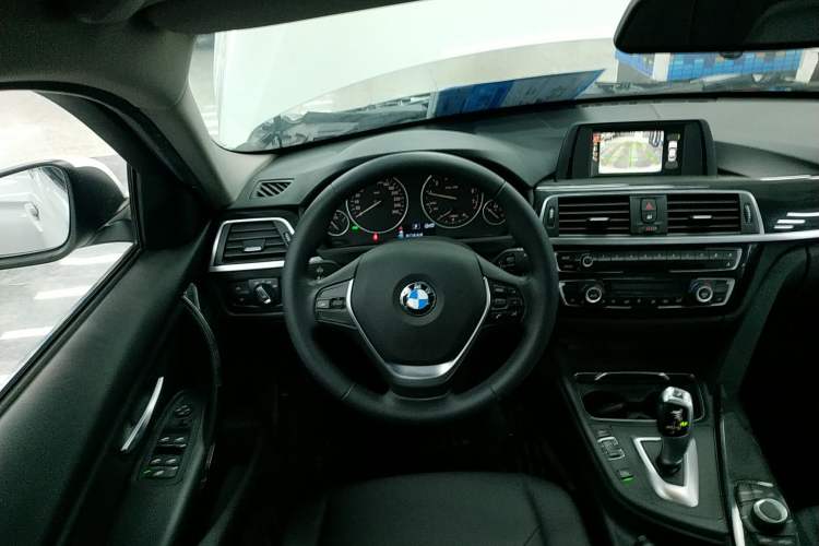 Used BMW 3 Series 2017 318i Fashion Model
