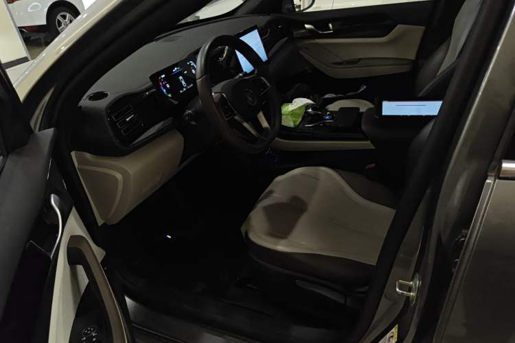 Used BYD Qin PLUS 2023 Champion Edition DM-i 55KM Leading Model
