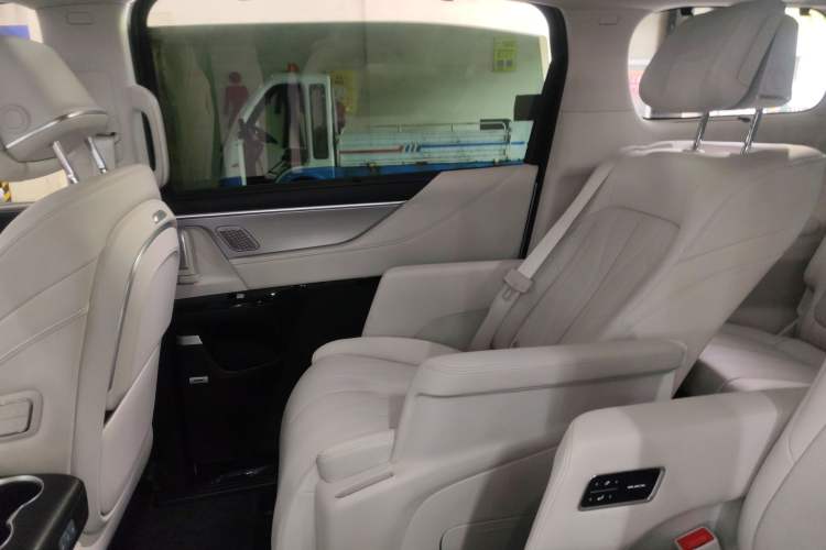 Used Buick GL8 New Energy 2024 Lu Zun Deluxe Edition 7-Seater
