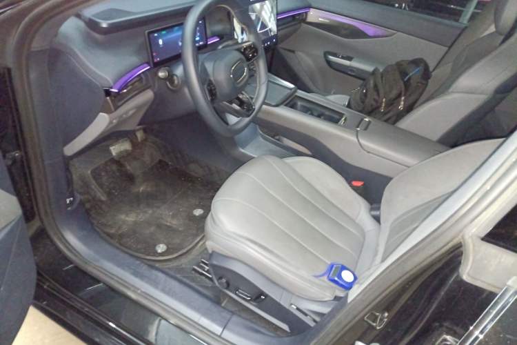 Used Lynk & Co 07 2024 EM-P 126 Long-Range Halo
