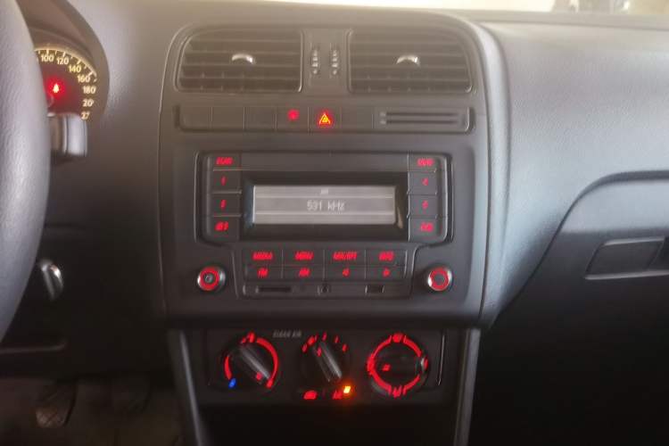 Used Volkswagen Polo 2016 1.4L Manual Fashion Model