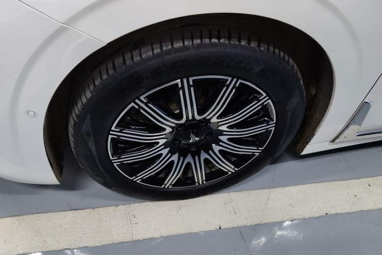 Used VOYAH Dream 2025 EV Four-Wheel Drive Flagship Kunpeng Edition