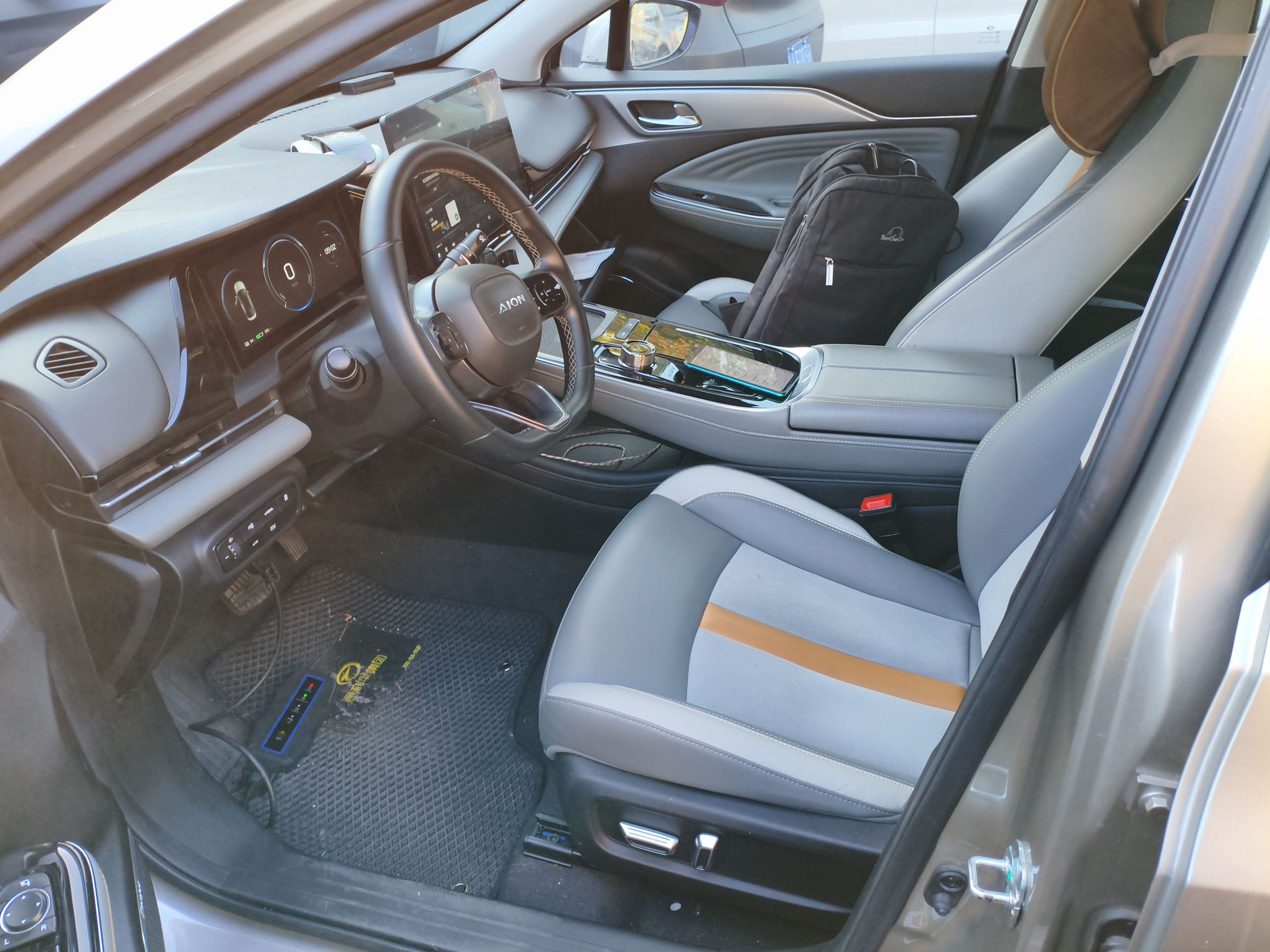 Переднее сиденье в автомобиле