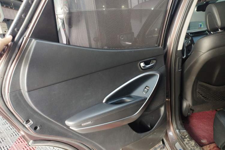 Used Hyundai Santa Fe 2015 2.0T Automatic Two-Wheel Drive Smart Version 5 Seats
