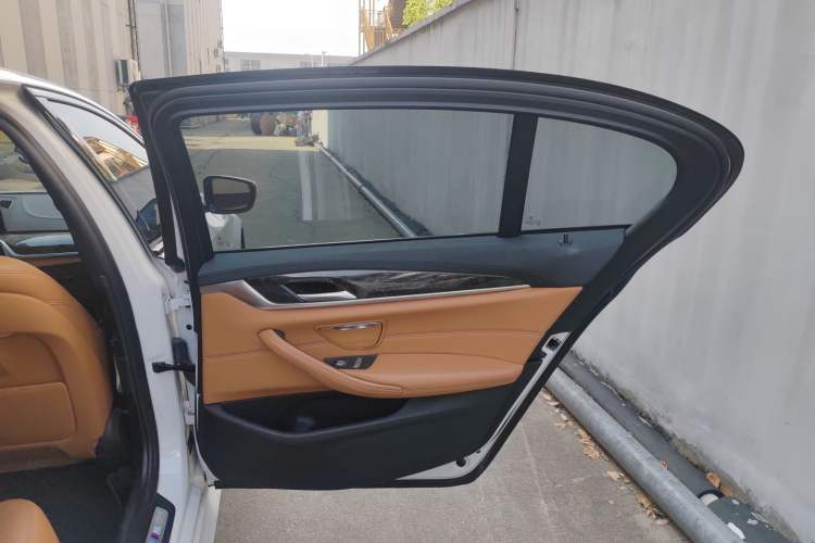 Used BMW 5 Series 2019 Facelifted 530Li Leading Edition M Sport Package
