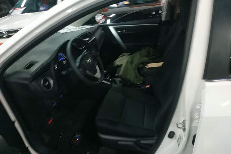 Used Toyota Corolla 2017 Revised Dual-Engine 1.8L E-CVT Leading Edition
