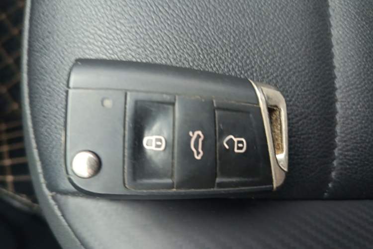 Used Volkswagen T-ROC 2021 280TSI DSG Two-Wheel Drive Comfort Connect Edition