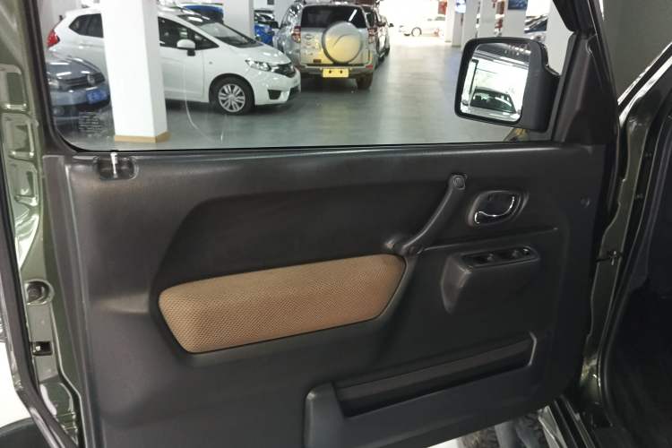 Used Suzuki Jimny 2015 1.3 AT Mode3 Navigation Edition
