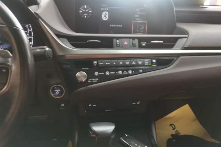 Used Lexus ES 2020 300h Premier Edition
