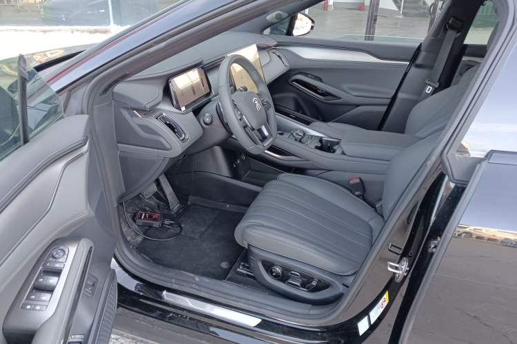 Used BYD Song L EV 2025 Intelligent Driving Version 662 km LiDAR Excellence Edition
