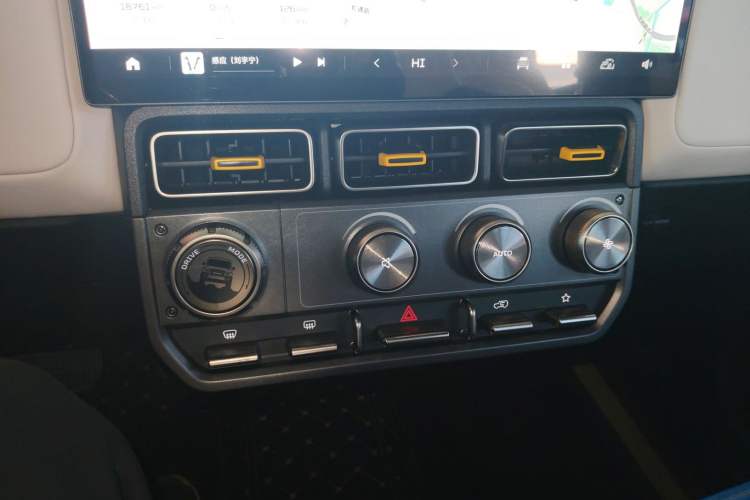 Used  V23 2025 401 Two-Wheel Drive Intelligent Driving Version