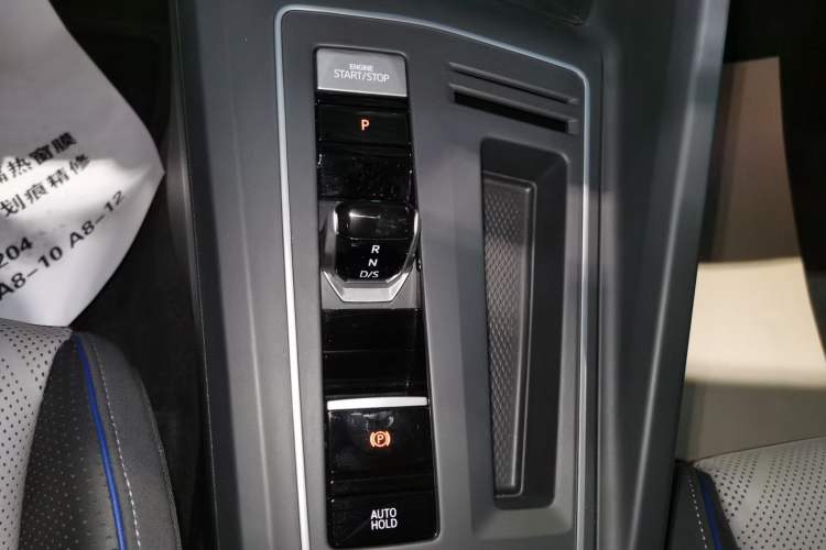 Used Volkswagen Golf 2025 300TSI R-Line
