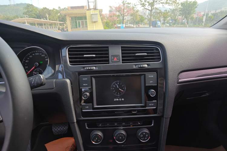 Used Volkswagen Golf 2018 230TSI Automatic Luxury Version
