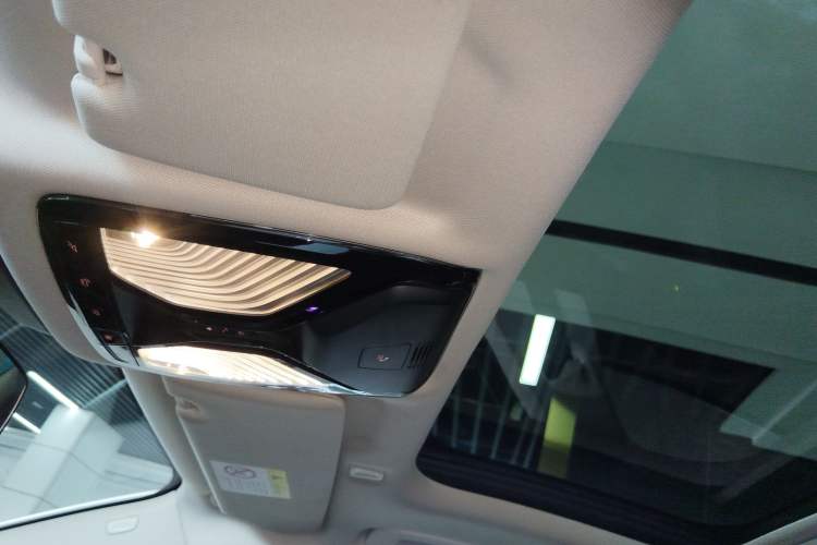 Used BMW 5 Series 2018 Facelifted 530Li Luxury Edition Premium Package
