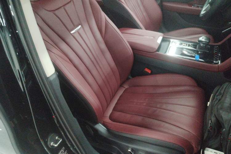 Used Hongqi H5 2024 2.0T Automatic Smart Connect Flagship Edition
