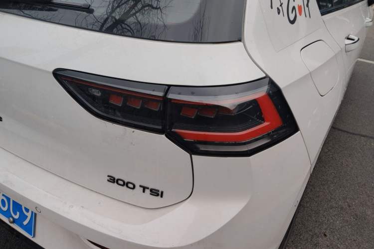 Used Volkswagen Golf 2025 300TSI R-Line
