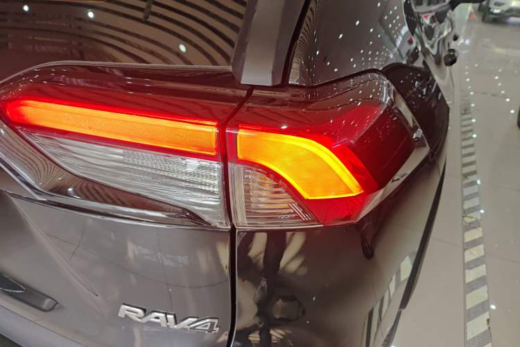 Used Toyota RAV4 2023 2.0L CVT Two-Wheel Drive Fashion Edition
