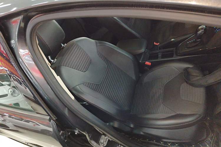 Used Ford Focus 2015 Hatchback 1.6L Automatic Fashion Edition