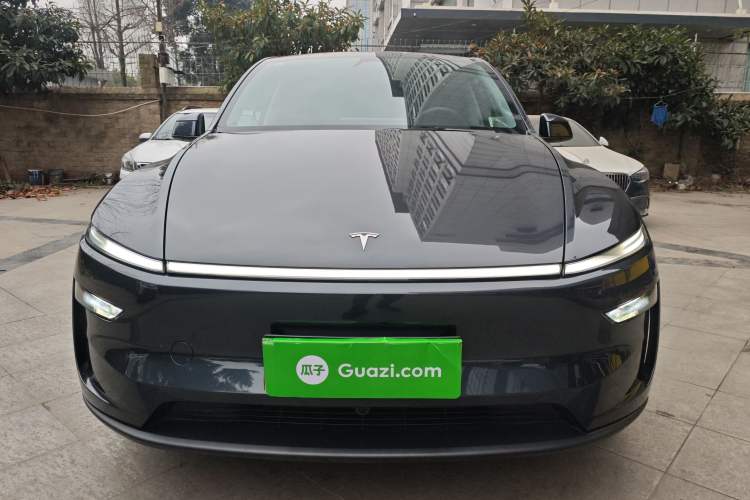 Used Tesla Model Y 2025 Long-Range All-Wheel-Drive Version