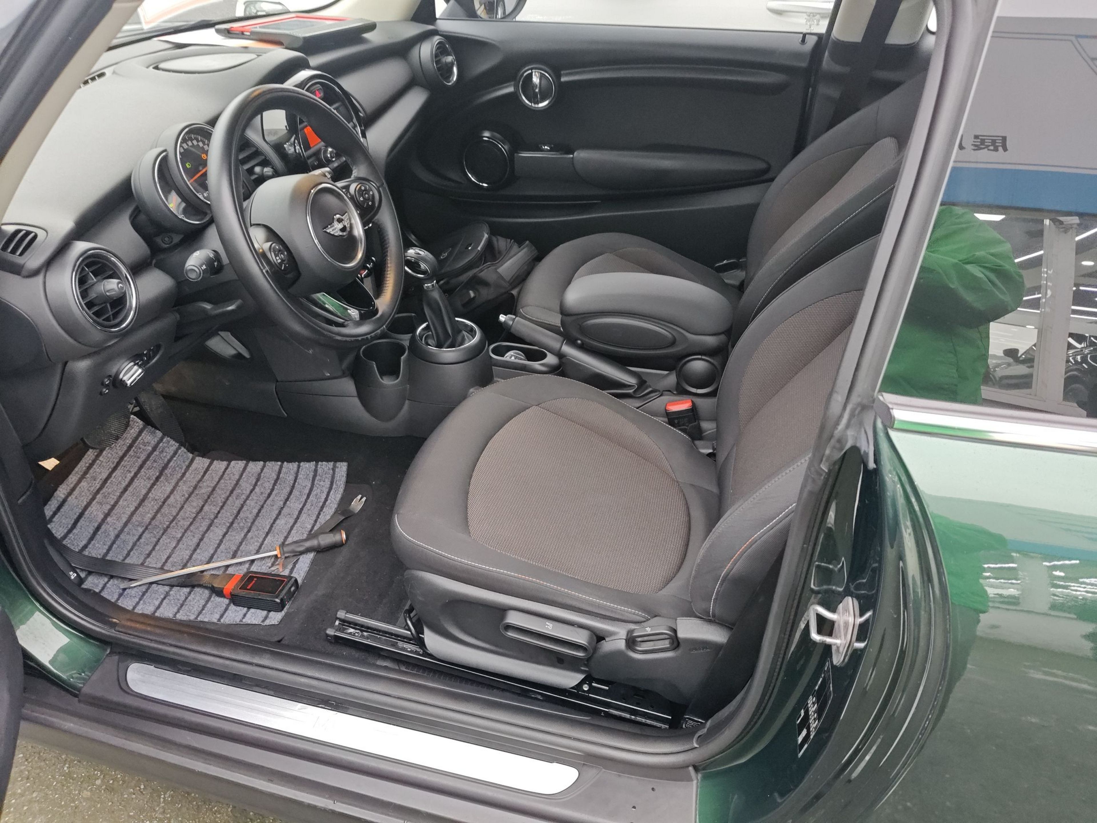 Переднее сиденье в автомобиле